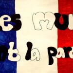 Det franske flag malet med tusch og med teksten: Les murs ont la parole