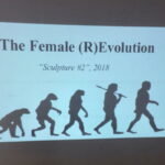 Silhouet af menneskets udvikling fra abe til menneske med titel: The Female (R)Evolution