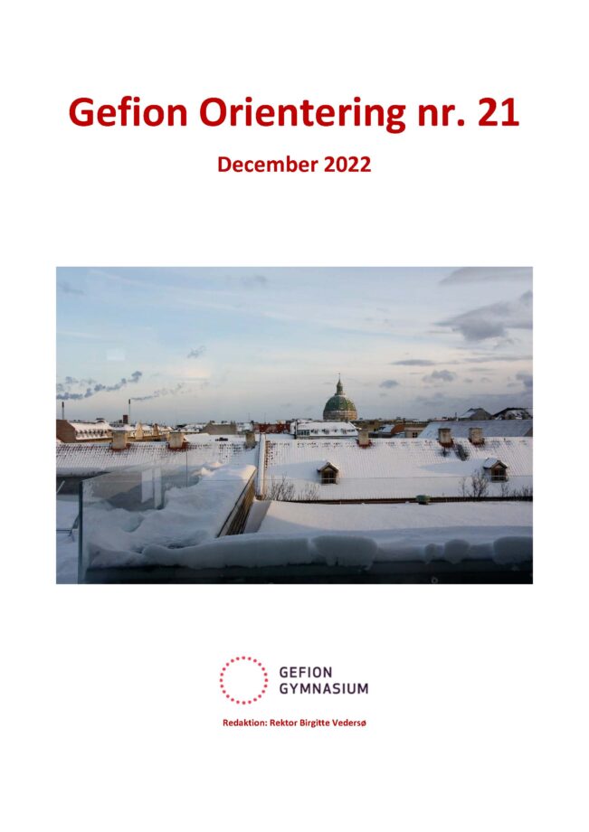 Forsiden af Gefion Orientering nr 21 december 2022. Foto af dimission i Rotunden med studenter og deres nærmeste