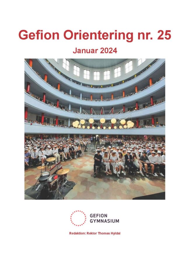 Forsiden af Gefion Orientering nr. 25 januar 2024. Foto af dimission i Rotunden med studenter og deres nærmeste.