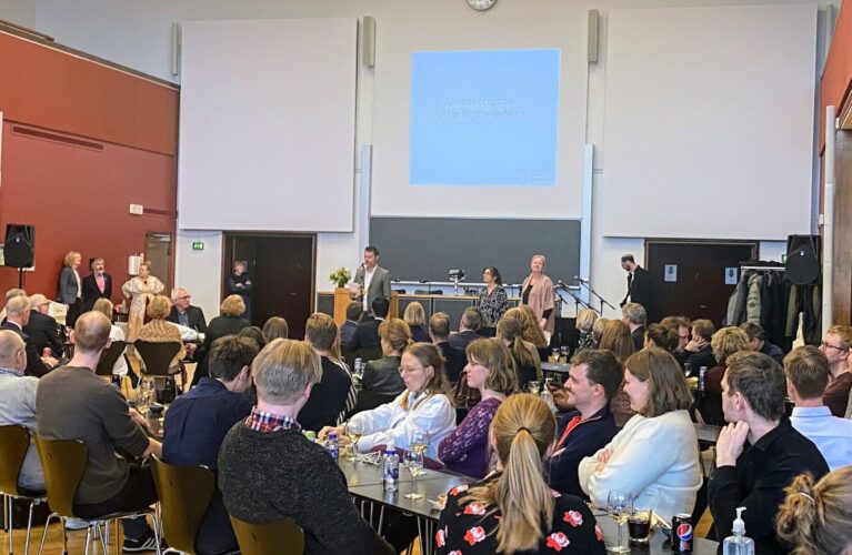 Afskedsreception for rektor Birgitte Vedersø i Festsalen med mange inviterede.