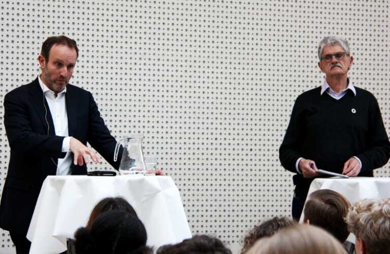 Mogens Lykketoft og Martin Lidegaard bag hver deres talepult